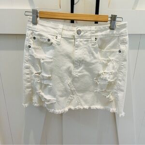 American Eagle White Distressed Denim Skirt size 4